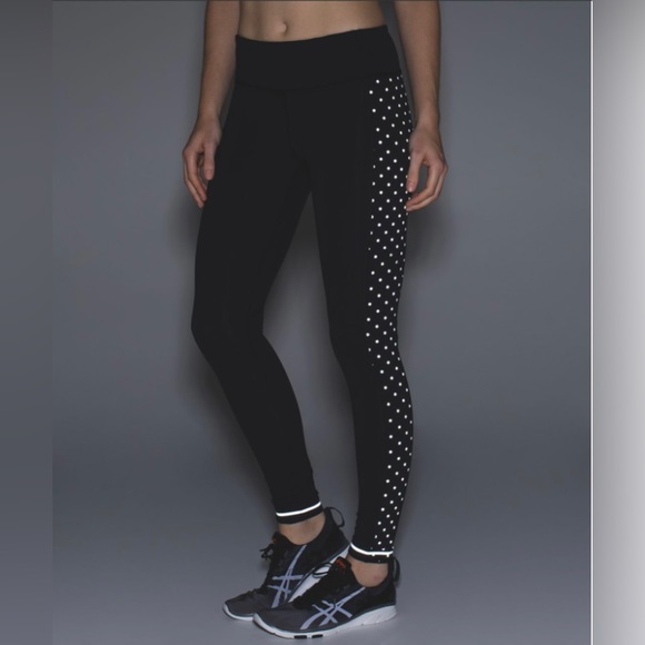 Lululemon Rare Speed Tight IV (Brushed) Reflective Silver Sequin EUC Size - 6 - Picture 4 of 13